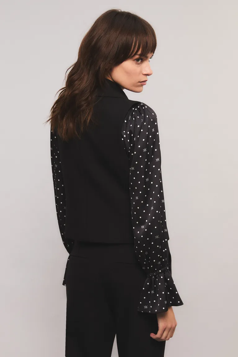 Chaleco sastrero con solapa y bolsillos delanteros de calce regular de Kosiuko en Chalecos para argentina