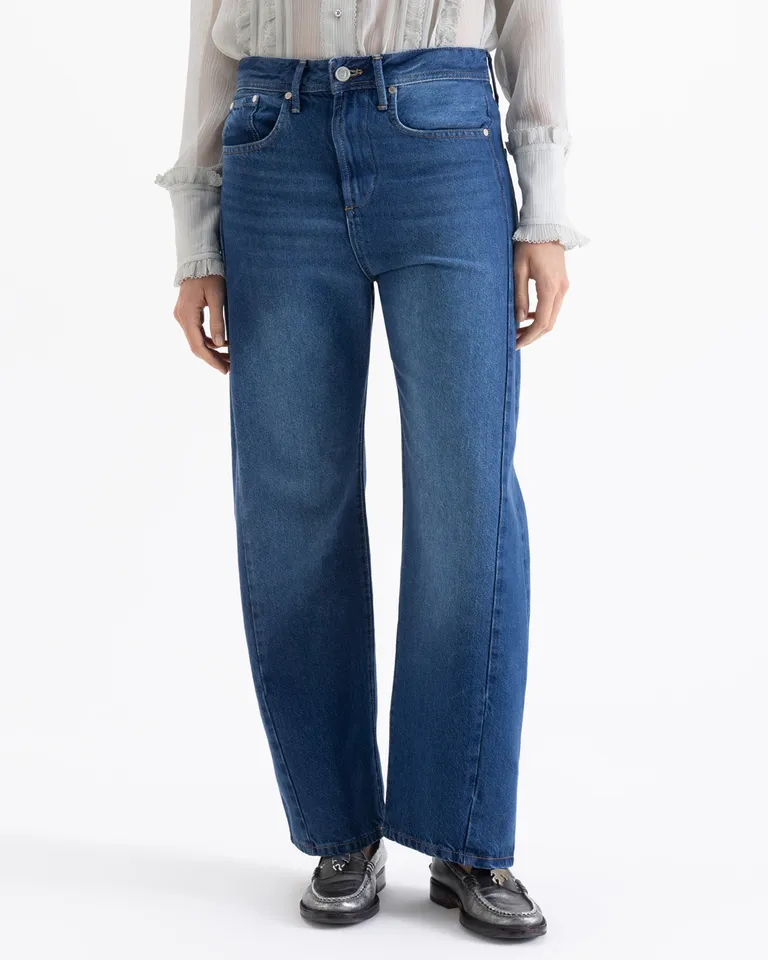 Pantalón de calce relajado con diseño recto tiro medio y recortes laterales de Jazmin Chebar en Pantalones para argentina