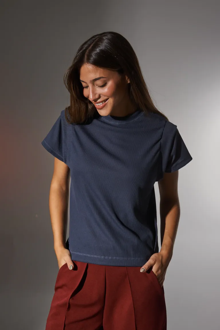 Remera de algodón de corte relajado y diseño minimalista para mujer de Apricot en Remeras para argentina