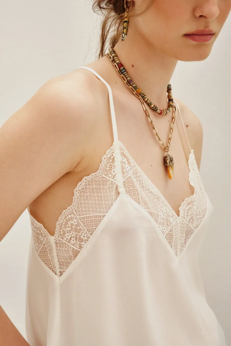 Top sin mangas con breteles finos y detalles de encaje en escote y ruedo de Rapsodia en Tops para argentina