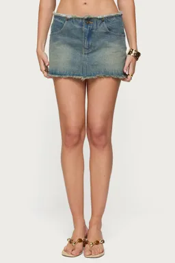 Mini falda jean levana de Edikted en Shorts para argentina