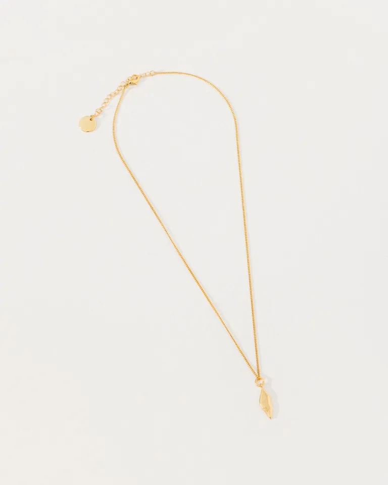 Collar decorativo para mujer con dije en forma de lápiz labial de Jazmin Chebar en Swimwear y Beachwear para argentina