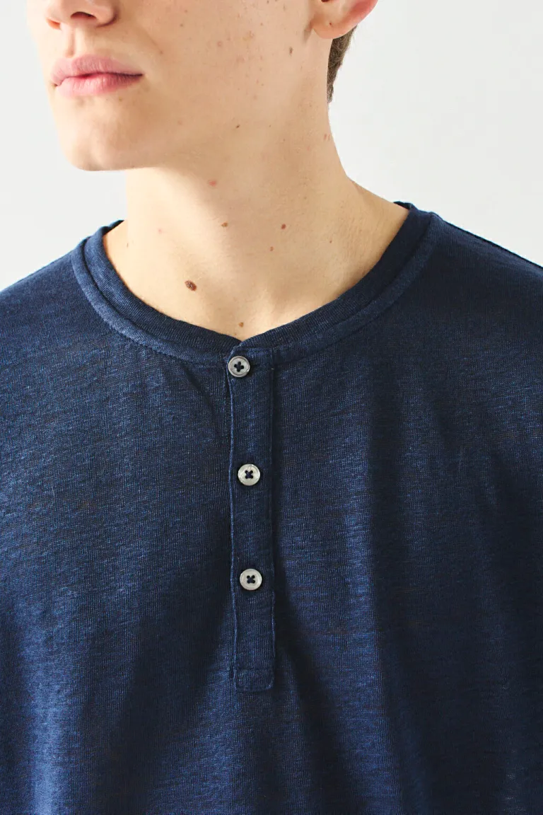 Remera henley de lino de manga corta para hombre, estilo casual y elegante de Bensimon en Remeras y Polos para argentina