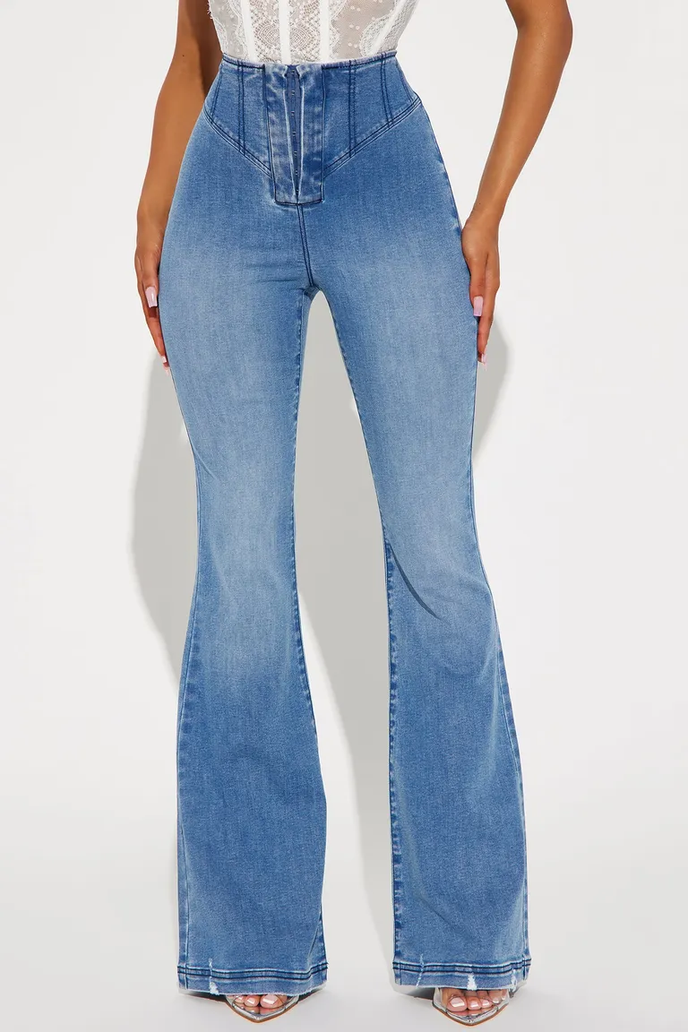 Jeans acampanados corset going over de Fashion Nova en Pantalones para argentina