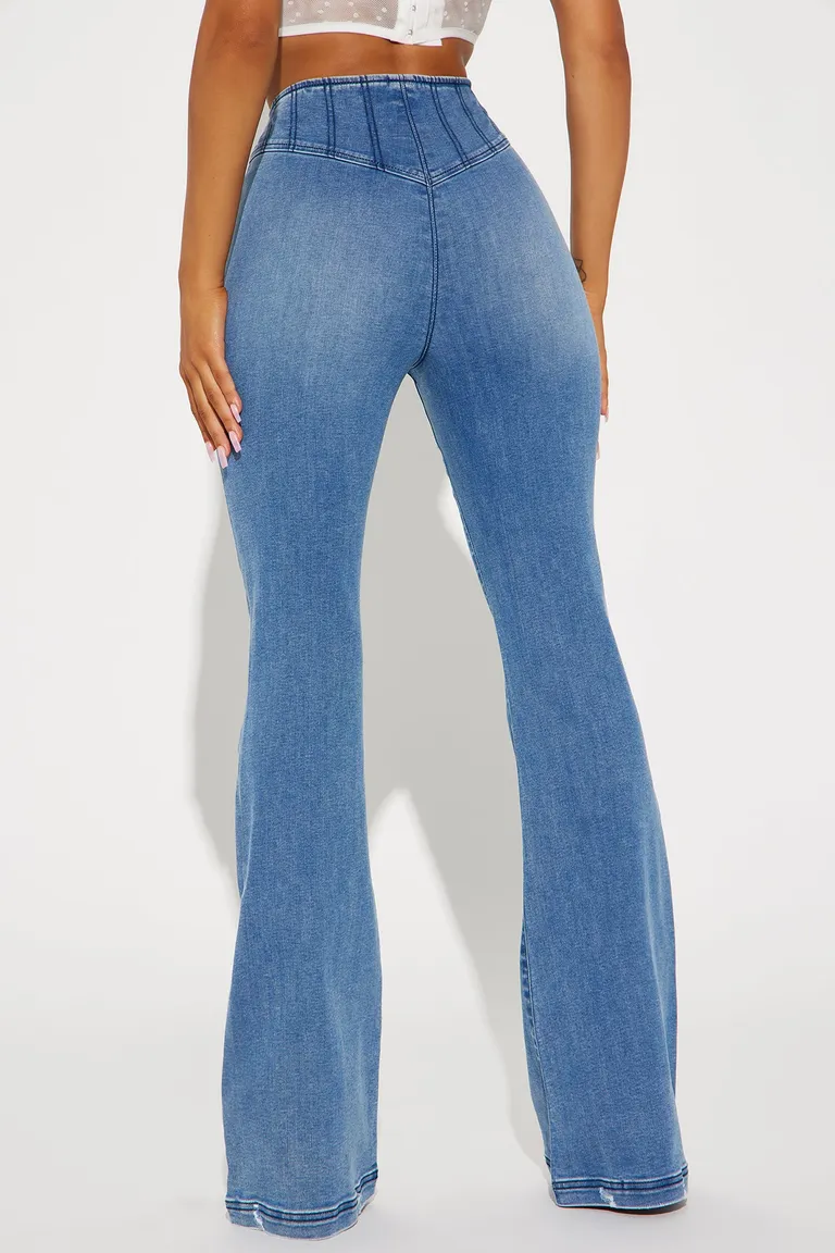 Jeans acampanados corset going over de Fashion Nova en Pantalones para argentina