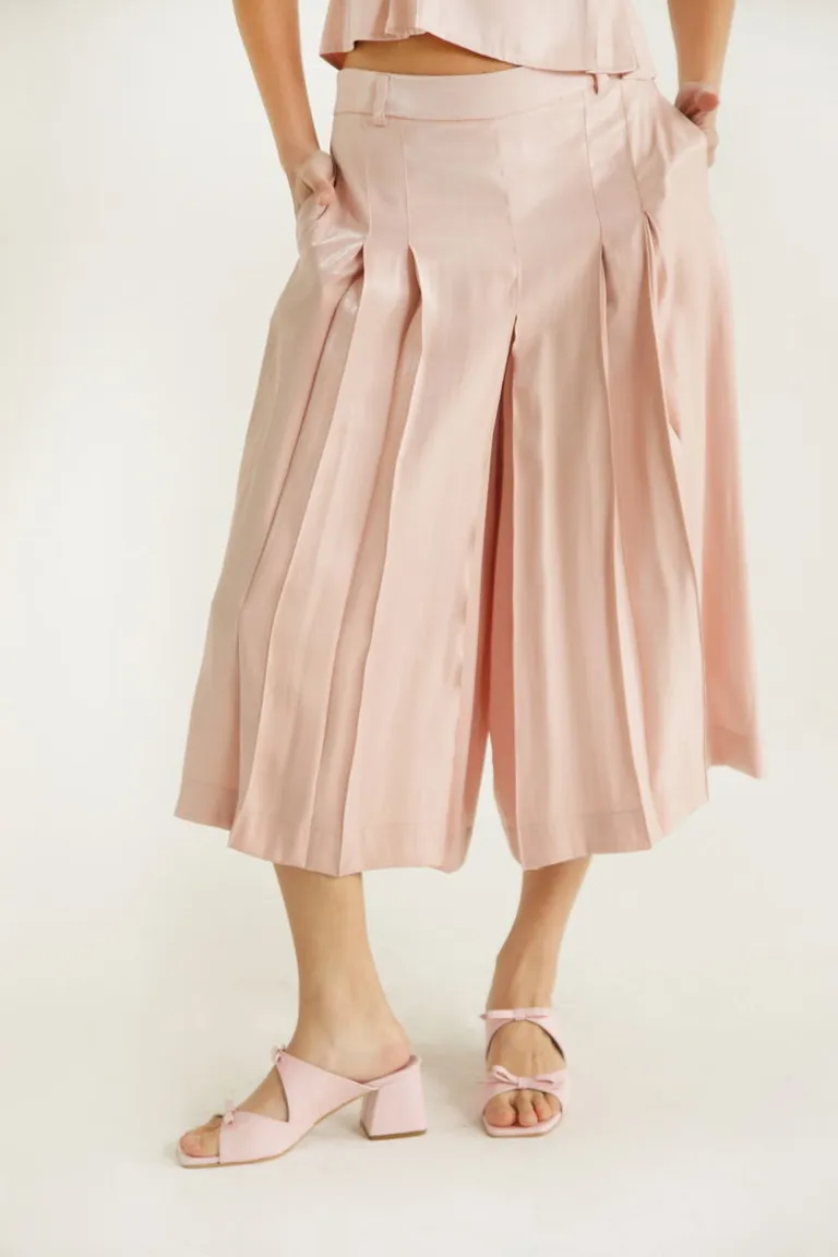 Bermuda sastrera de corte ancho y silueta moderna para un look elegante y relajado de Las Pepas en Shorts para argentina