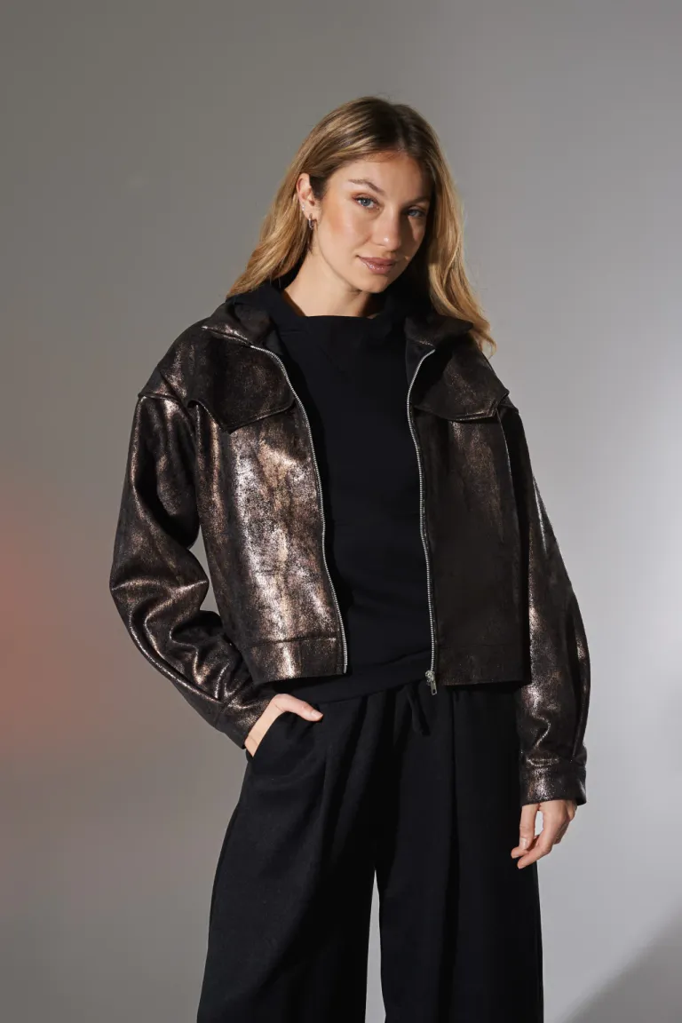 Campera Dixon: Un abrigo de moda femenino y elegante para usar en todo momento de Apricot en Chaquetas para argentina