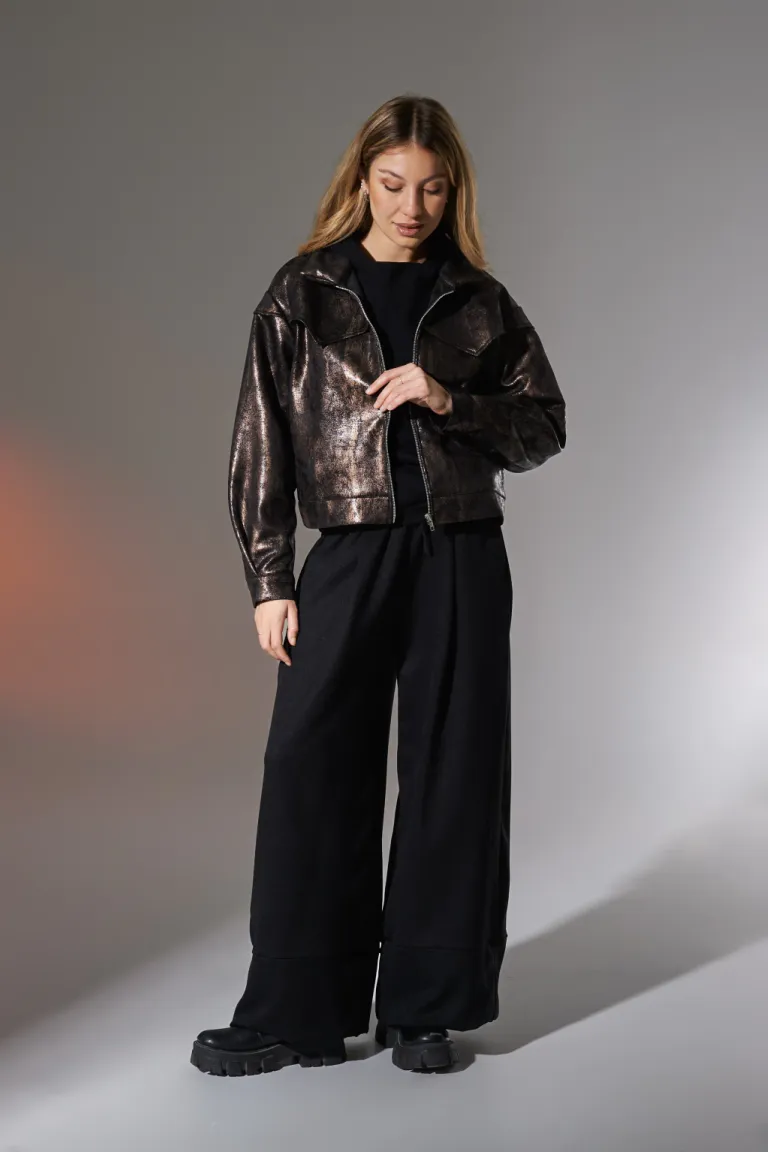 Campera Dixon: Un abrigo de moda femenino y elegante para usar en todo momento de Apricot en Chaquetas para argentina