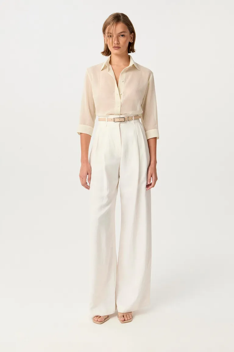 Camisa de gasa con detalles en lúrex, silueta entallada y pinzas de busto de Markova en Camisas para argentina