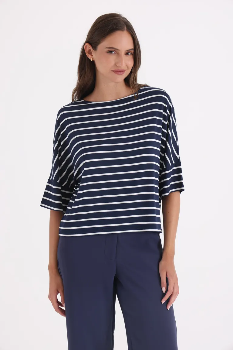 Remera de mujer con mangas al codo y cuello redondo con diseño de rayas horizontales de Yagmour en Remeras para argentina