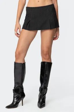 Karine mini falda pantalón plisada de Edikted en Shorts para argentina