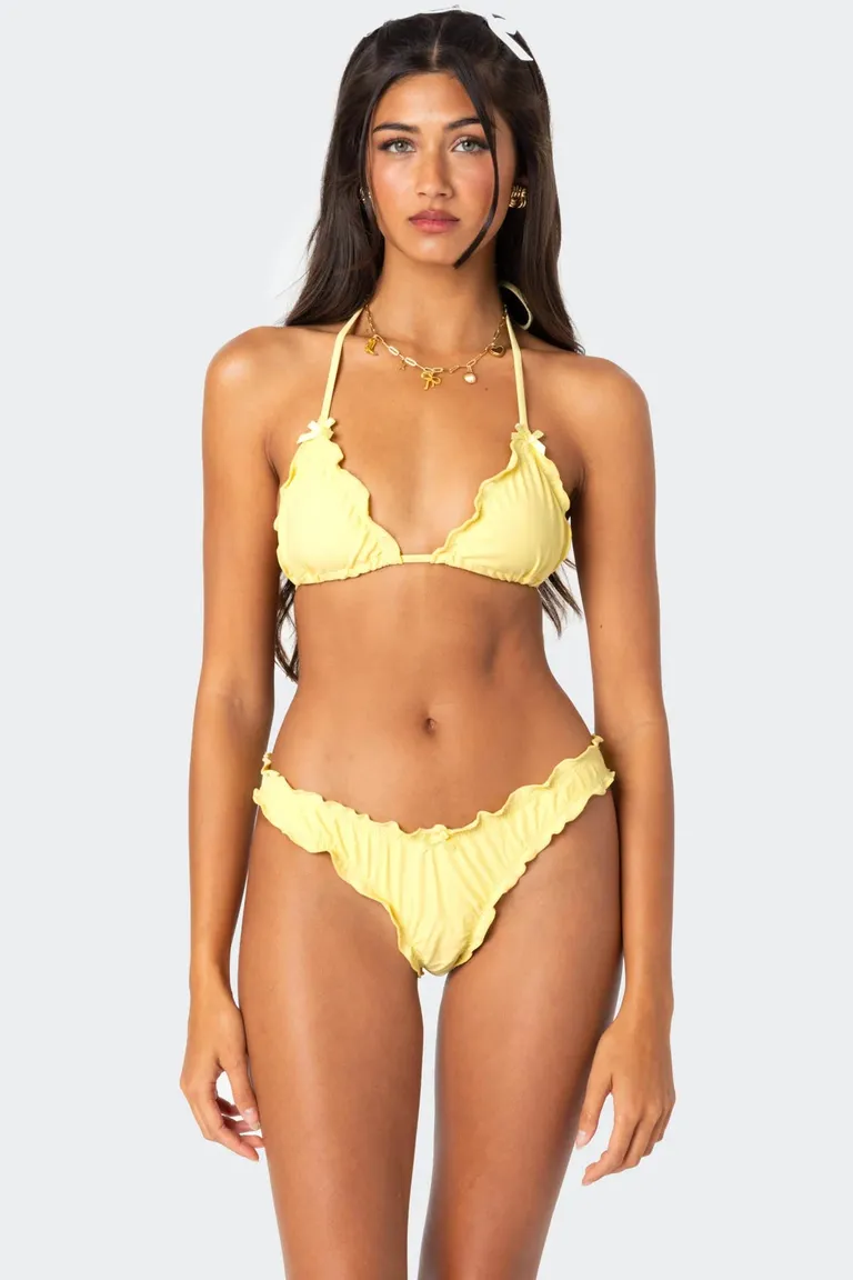 Top bikini triángulo borde volantes de Edikted en Swimwear y Beachwear para argentina