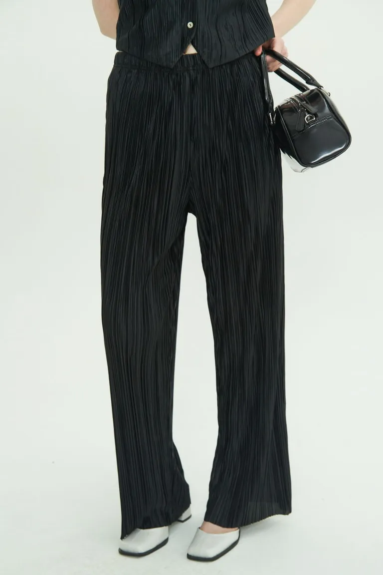 Pantalón de corte relajado y elegante, con pliegues que le dan movimiento y caída perfecta de Las Pepas en Pantalones para argentina