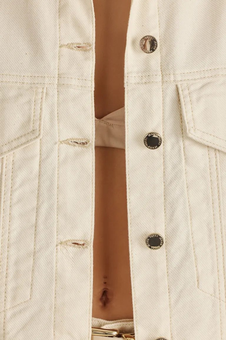 Campera denim fit regular con guipiure en mangas y espalda, botones exclusivos de Tucci en Chaquetas para argentina