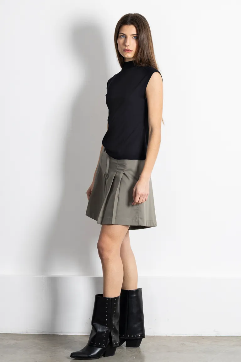 Falda recta de corte sofisticado en gris, ideal para un look elegante y chic de Kill en Faldas para argentina