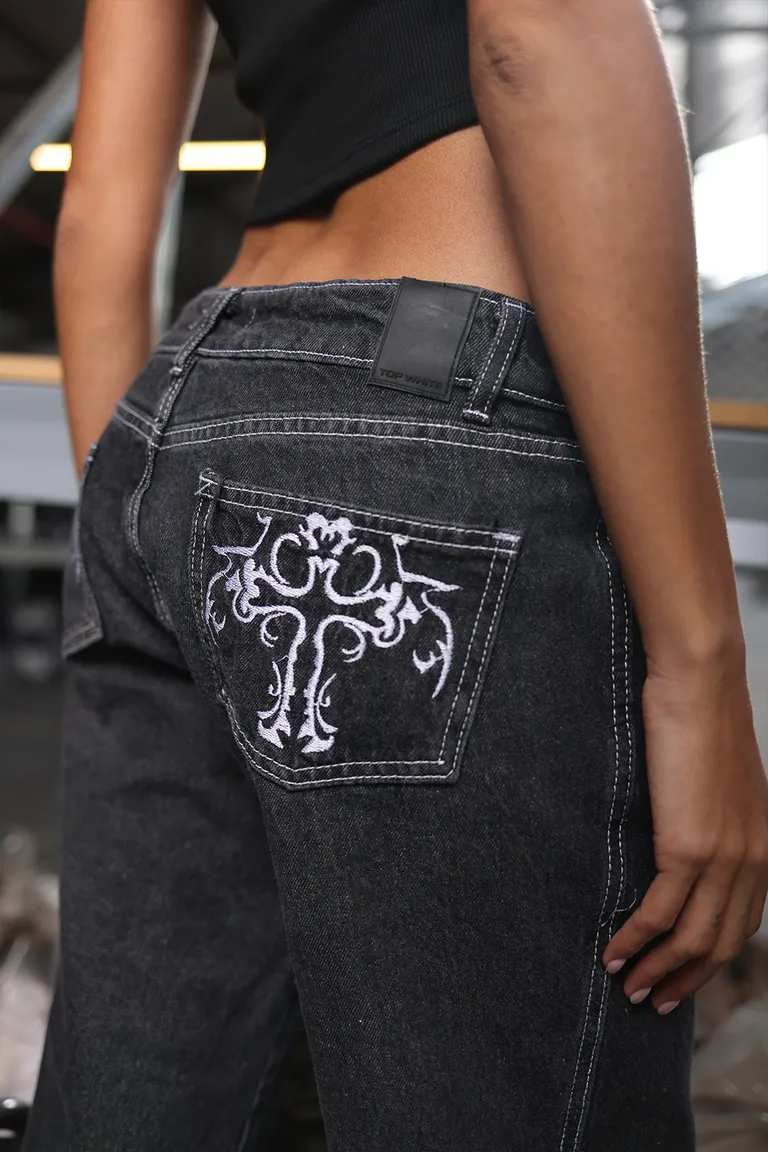 Pantalón denim de corte recto y diseños bordados de Top White en Pantalones para argentina