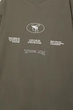 Remera print manga corta de Pull&Bear en Remeras y Polos para argentina