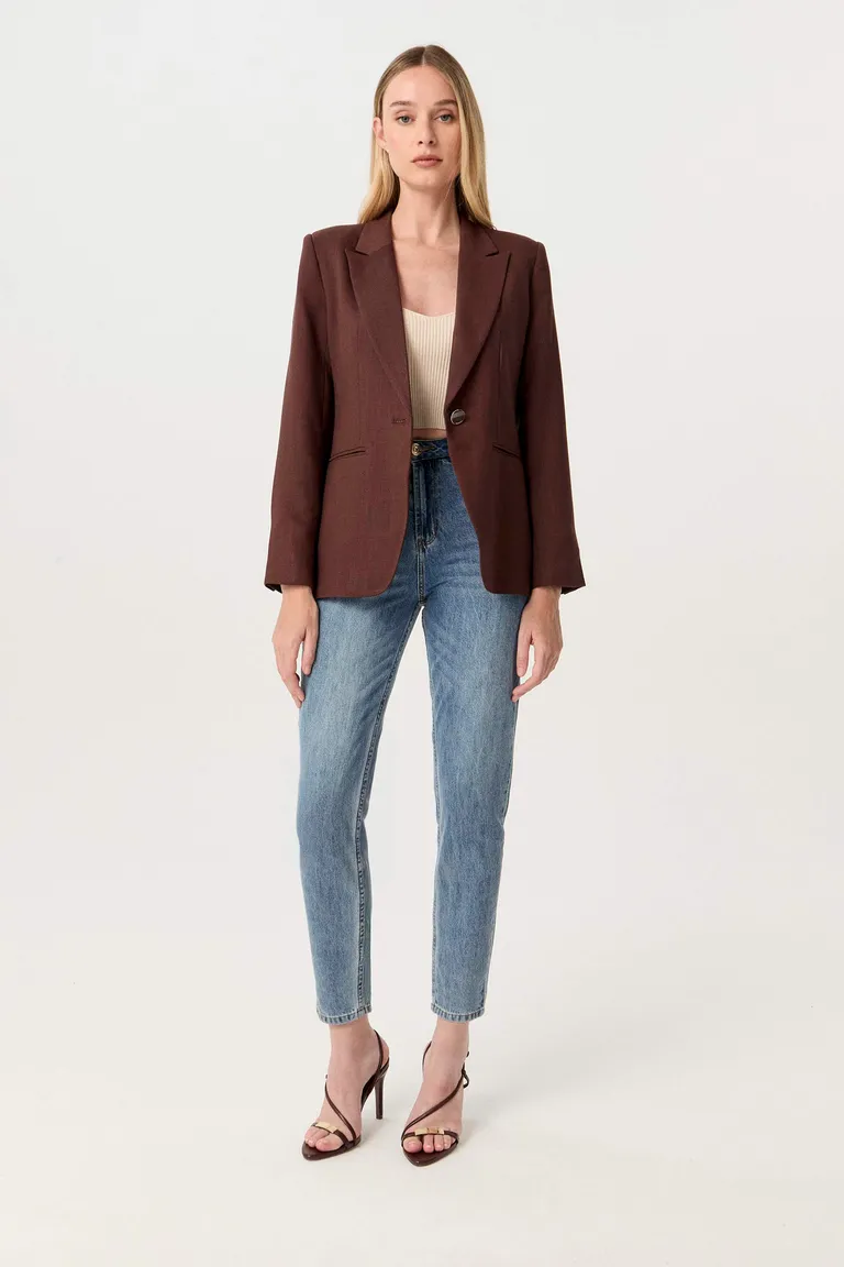 Jeans de tiro alto con pierna recta, diseño slim y lavado desgastado de Markova en Pantalones para argentina