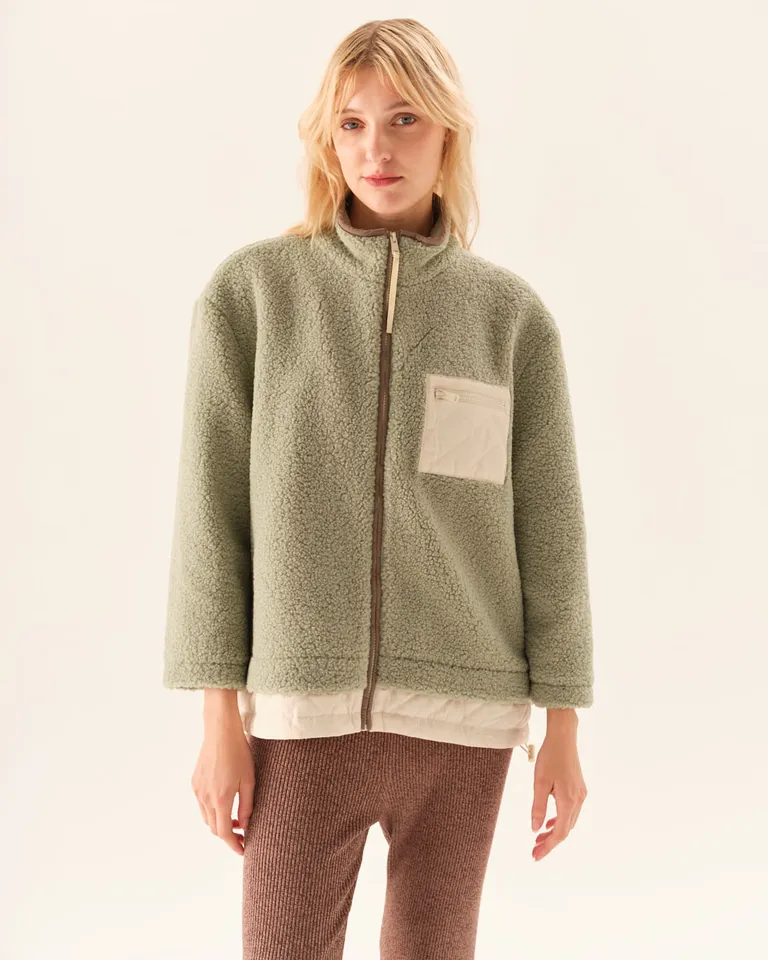 Campera de abrigo con cierre frontal, cuello alto, bolsillo delantero y ajuste interno en la cintura de Furzai en Chaquetas para argentina