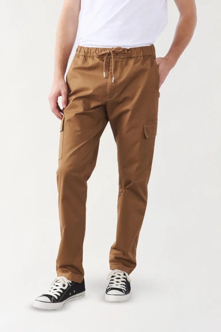 Pantalón chino cargo con cintura elástica y bolsillos para hombres de Bensimon en Pantalones para argentina