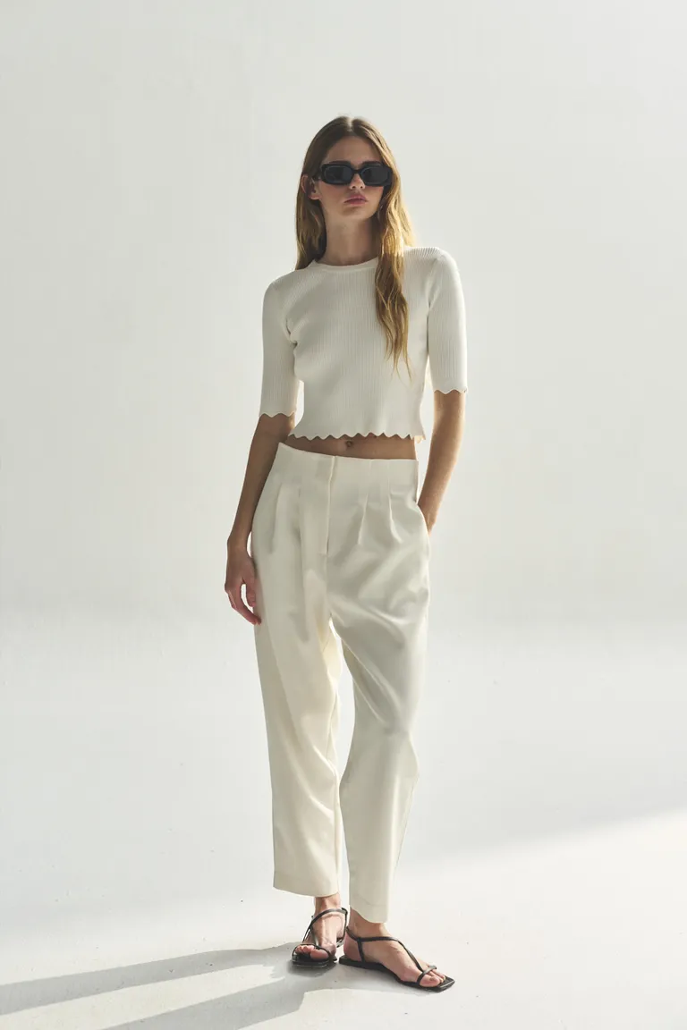 Conjunto de Sweater y Pantalón Blanco - Moda Femenina Versátil y Elegante de Akiabara en Buzos y Sweaters para argentina