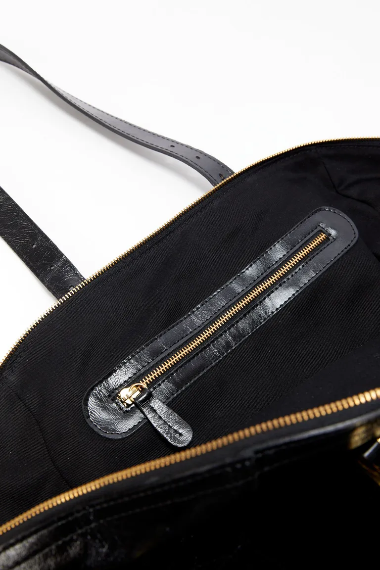 Bolso tote de cuero negro con herrajes dorados de Maria Cher en Bolsos y Carteras para argentina