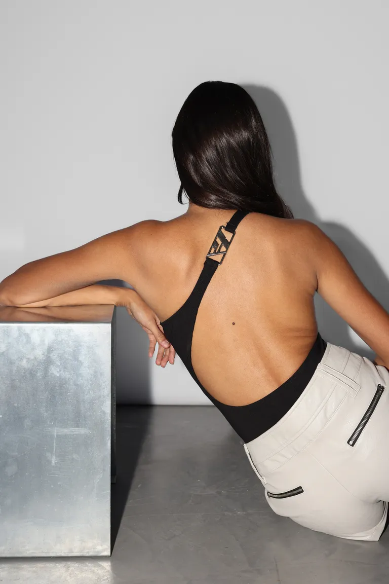 Body de escote asimétrico con abertura en la espalda y detalles de ajuste de Top White en Bodies para argentina