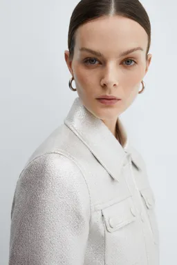 Chaqueta metalizada con bolsillos de Mango en Chaquetas para argentina