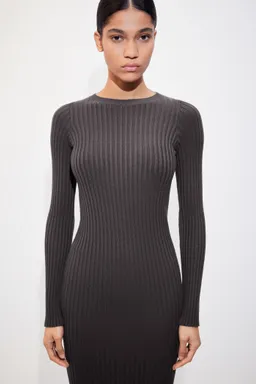 Vestido largo canalé de Mango en Vestidos para argentina