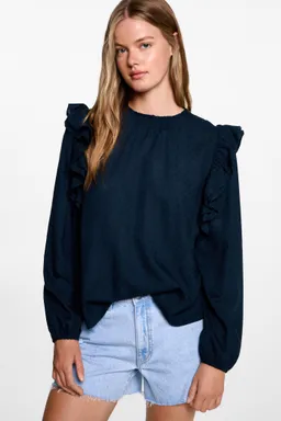 Blusa con volantes bordados de Mango Teen en Blusas para argentina