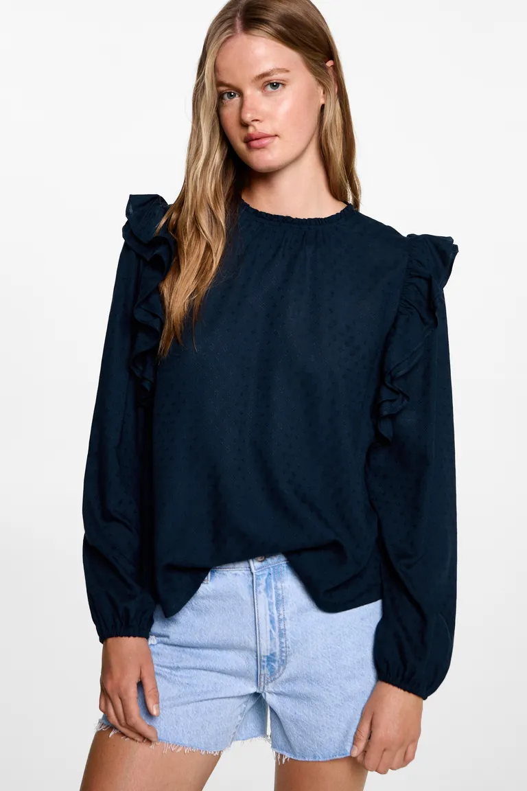 Blusa con volantes bordados de Mango Teen en Blusas para argentina