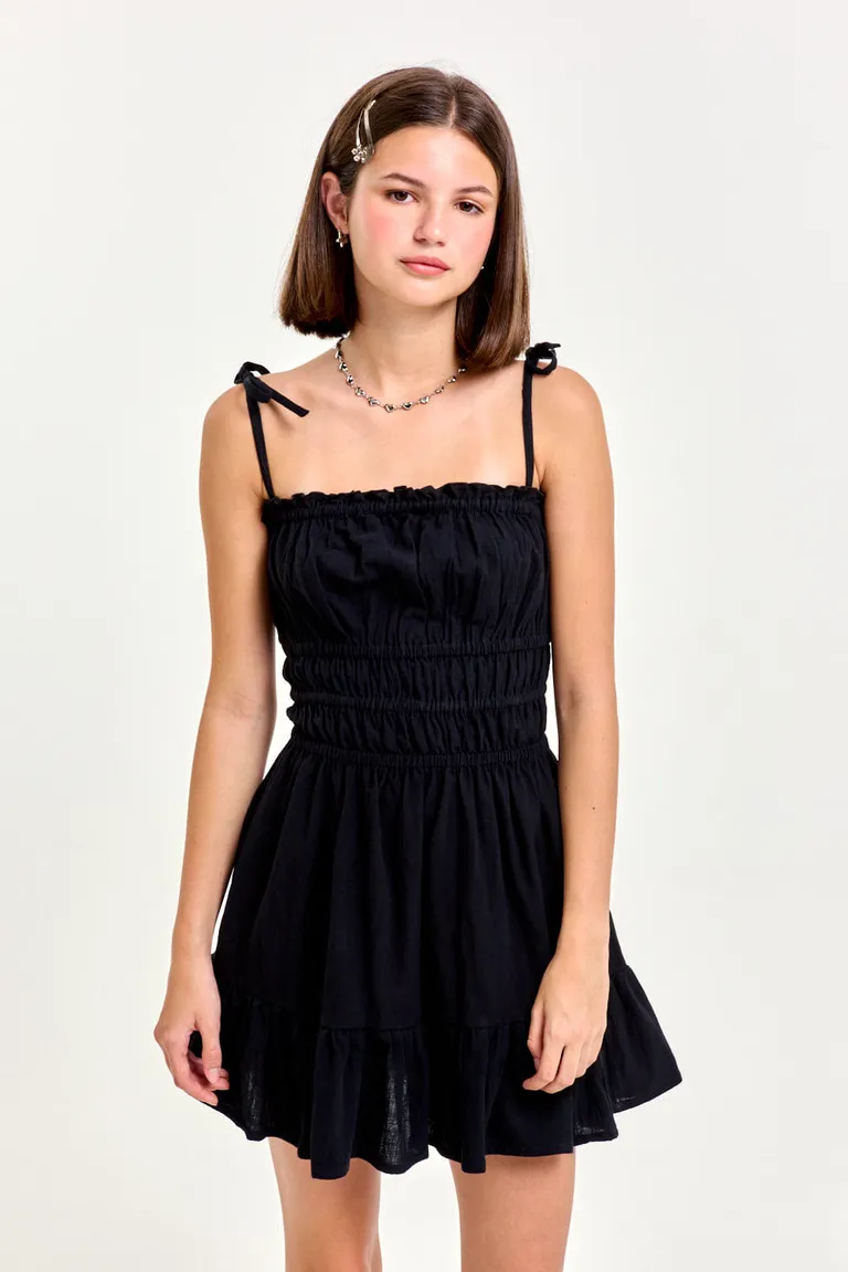 Vestido corto de algodón con pechera recta elastizada y falda evasé con mini volados de 47 Street en Vestidos para argentina