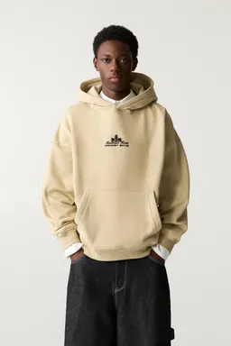Sudadera capucha montreux hotel de Pull&Bear en Buzos y Sweaters para argentina
