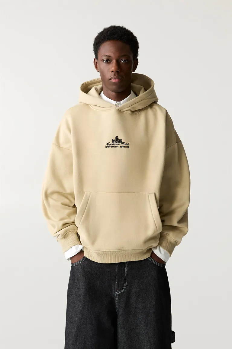 Sudadera capucha montreux hotel de Pull&Bear en Buzos y Sweaters para argentina