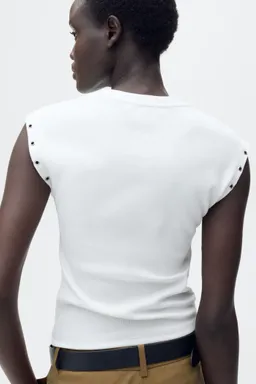Camiseta canalé troquelada de Mango en Remeras para argentina