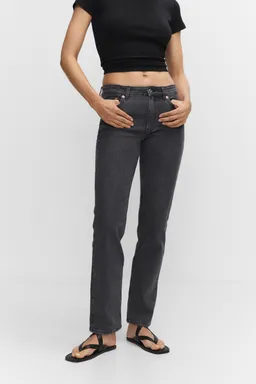 Jeans rectos tiro medio confort de Mango en Pantalones para argentina