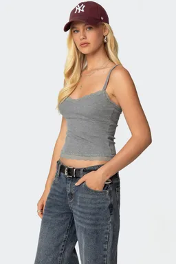 Musculosa mireille con encaje de Edikted en Tops para argentina