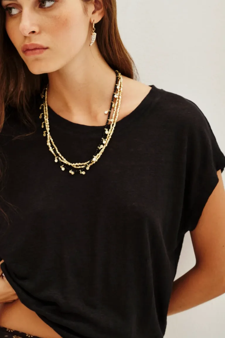 Remera de corte holgado con cuello redondo y mangas cortas de Rapsodia en Remeras para argentina