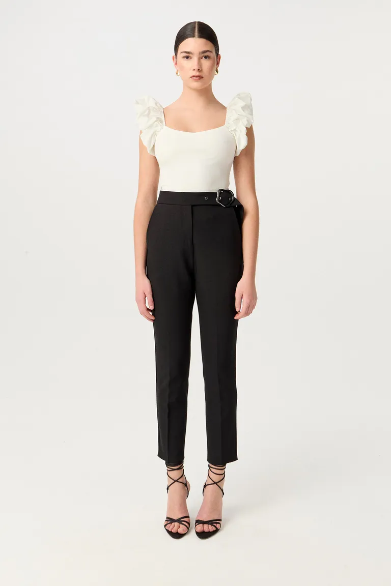 Top de Ribb Compacto con Volados en Mangas y Escote en V de Markova en Remeras para argentina