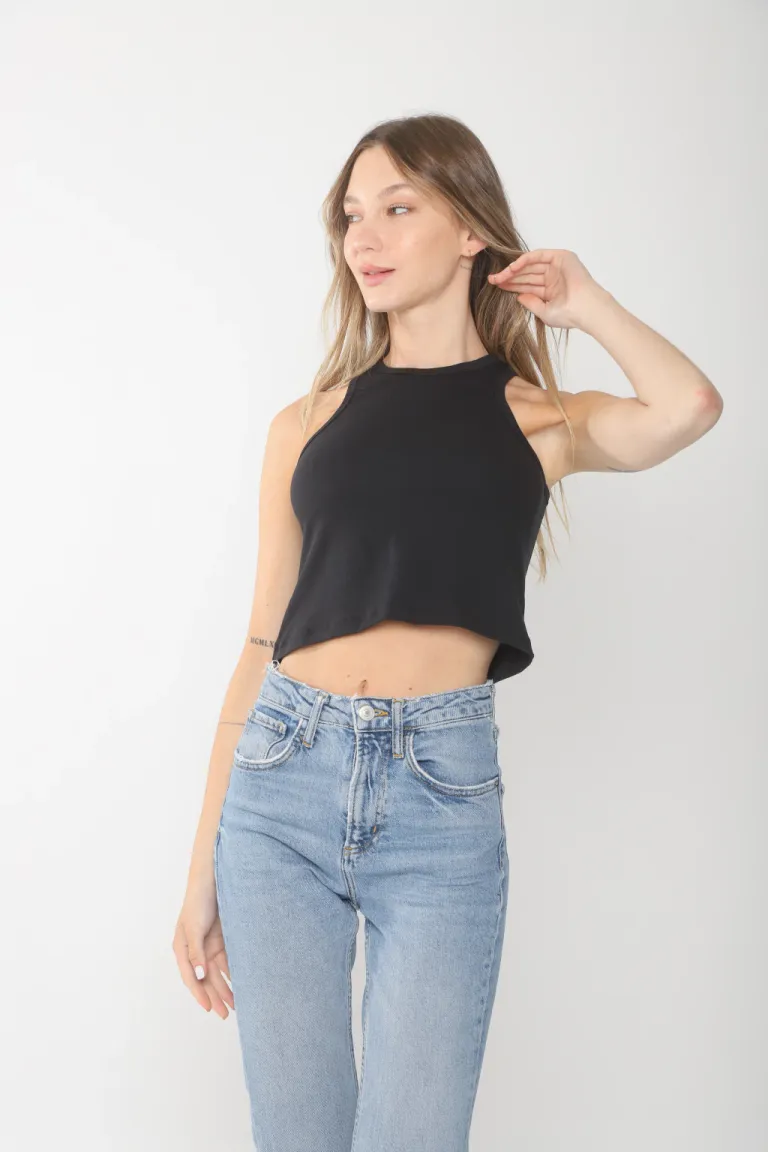 Top de corte evase, confeccionado en tela suave y elástica de Belle en Tops para argentina