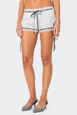 Shorts encaje ojalillos cinta de Edikted en Shorts para argentina
