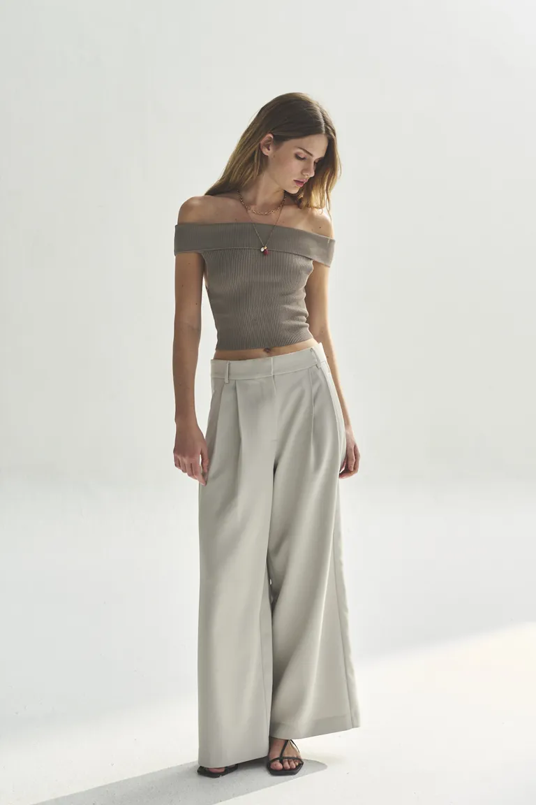 Top strapless gris elegante y versátil para mujer de Akiabara en Tops para argentina