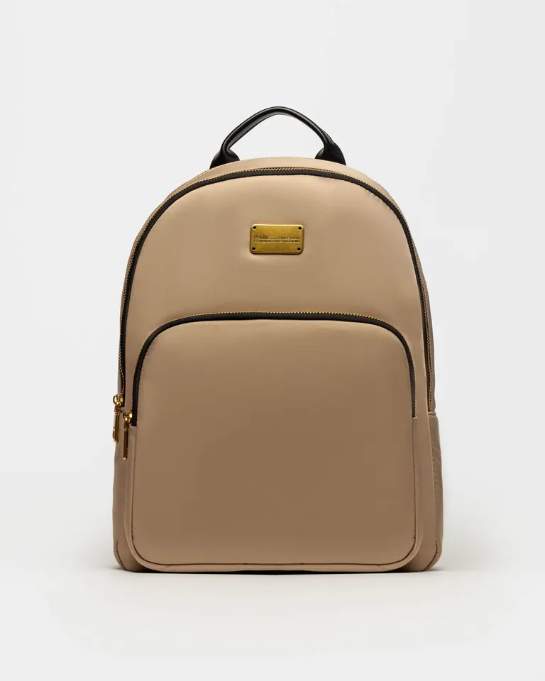 Mochila beige de diseño minimalista y práctico para uso diario de Prüne en Mochilas para argentina
