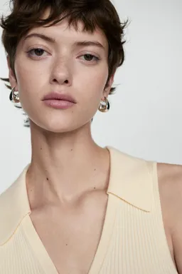 Top punto con botones de Mango en Tops para argentina