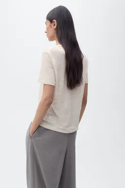 Remera lino cuello de Mango en Remeras para argentina
