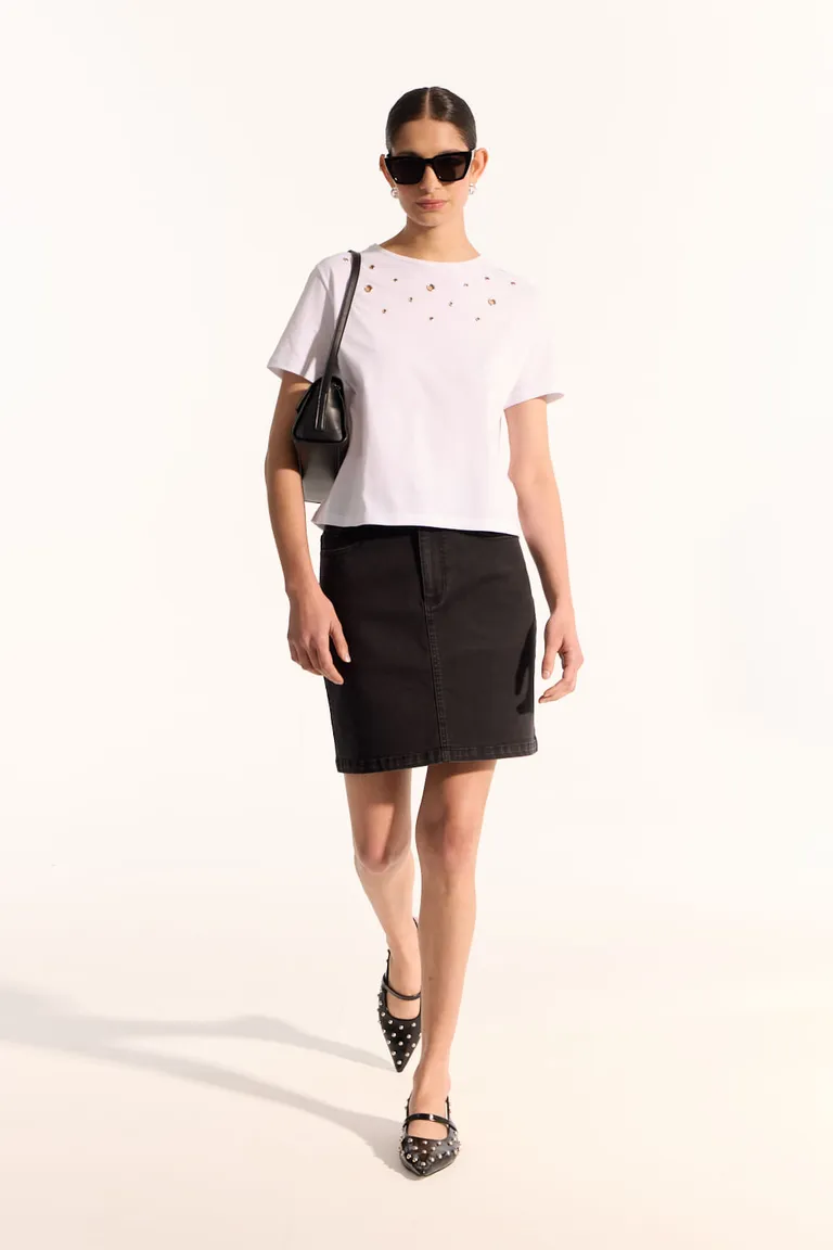 Falda recta de 5 bolsillos en negro, de corte básico y versátil para cualquier ocasión de Portsaid en Faldas para argentina