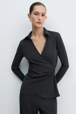 Blusa cruzada escote pico de Mango en Blusas para argentina