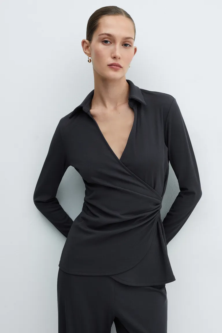 Blusa cruzada escote pico de Mango en Blusas para argentina