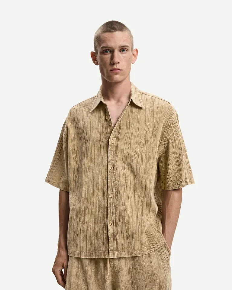 Camisa boxy manga corta plisada de Bershka en Camisas para argentina