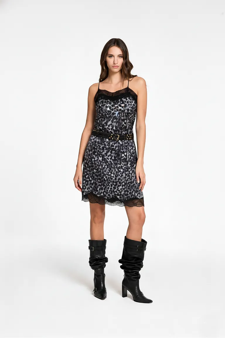 Vestido corto de seda con estampado de diseño exclusivo para realzar tu belleza de Justaosadia en Vestidos para argentina